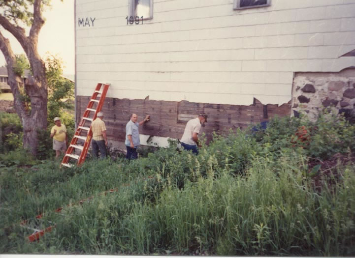 https://www.dundeemill.org/pictures/1990-1995/7 1990_pics_siding.jpg